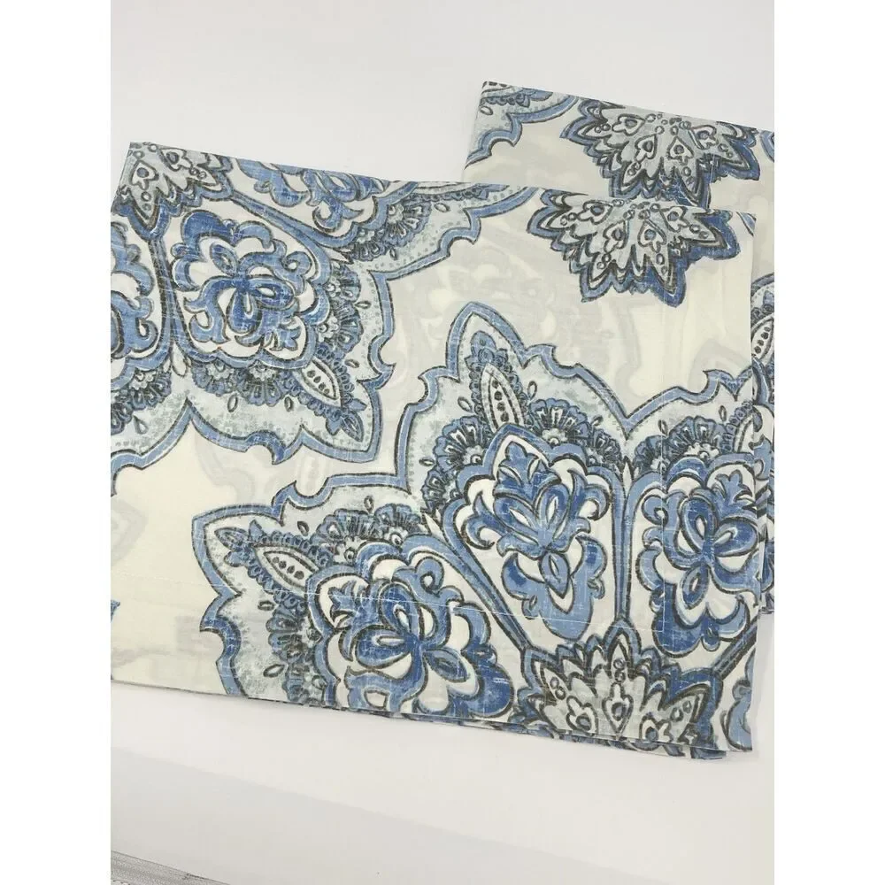 Pottery Barn BRITT MEDALLION standard shams 20x26” BLUE White Cotton Set Of 2